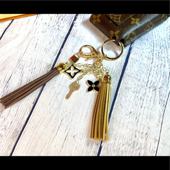 Louis Vuitton Key Cles card holder pouch keychain converted from an iPod case - Picture 5 of 12